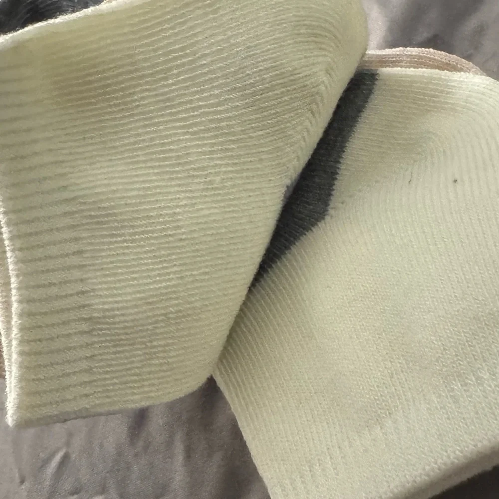 Juicy Couture 5 pair Women's Gray and Cream Ankle Socks
